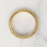 Stylish Swirling Twist 18k Gold Band