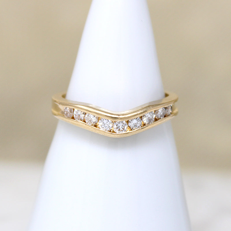 Chic Curved Gold & Diamond Wedding Band