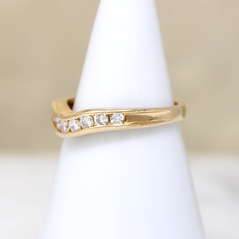 Chic Curved Gold & Diamond Wedding Band