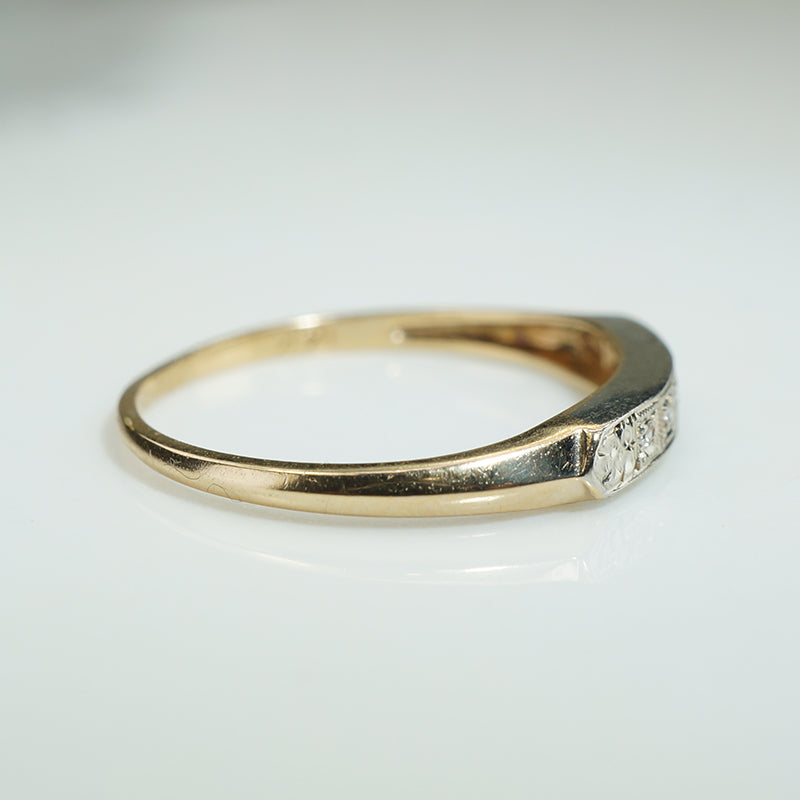 Pretty 1940s Diamond Two-Tone Band