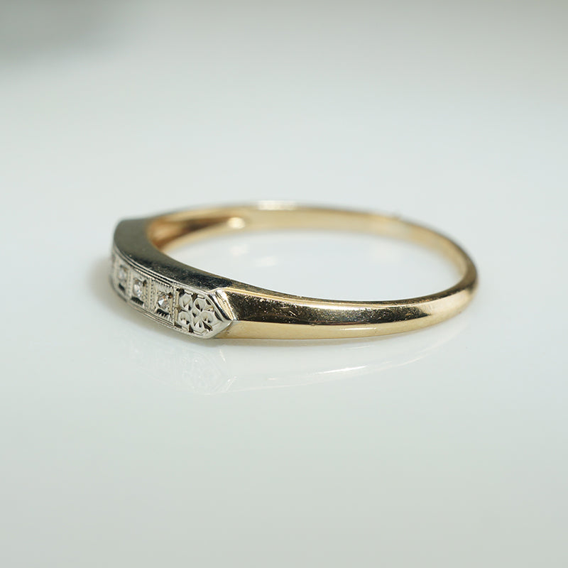 Pretty 1940s Diamond Two-Tone Band