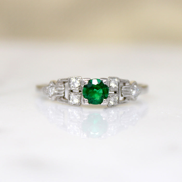 Captivating Emerald & Diamond Buckle Ring