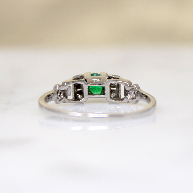 Captivating Emerald & Diamond Buckle Ring