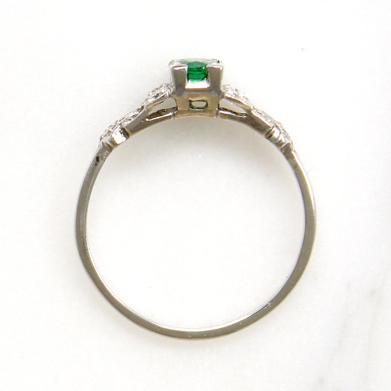 Captivating Emerald & Diamond Buckle Ring