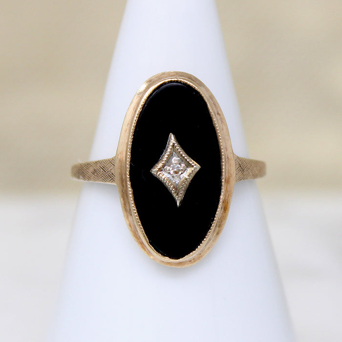 Elegant Oval Onyx & Diamond Gold Ring