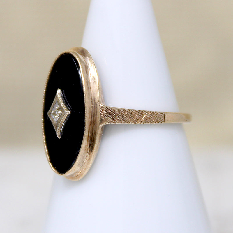 Elegant Oval Onyx & Diamond Gold Ring