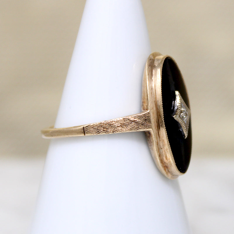 Elegant Oval Onyx & Diamond Gold Ring