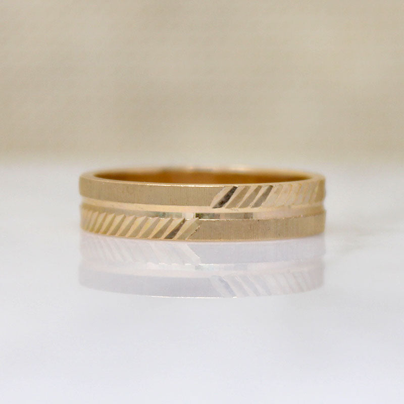 Glittering Geometric Bright Cut 10k Gold NOS Band