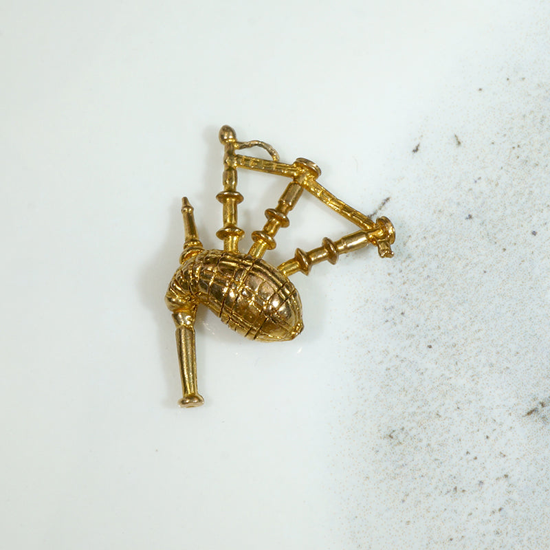 Cunning Wee Bagpipe Charm in 9k Gold