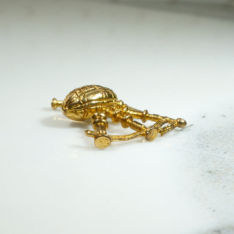 Cunning Wee Bagpipe Charm in 9k Gold