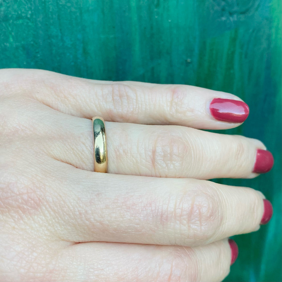 Vintage Gold Wedding Band with Light Half Round