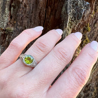 Art Deco Flowery Filigree Peridot Ring