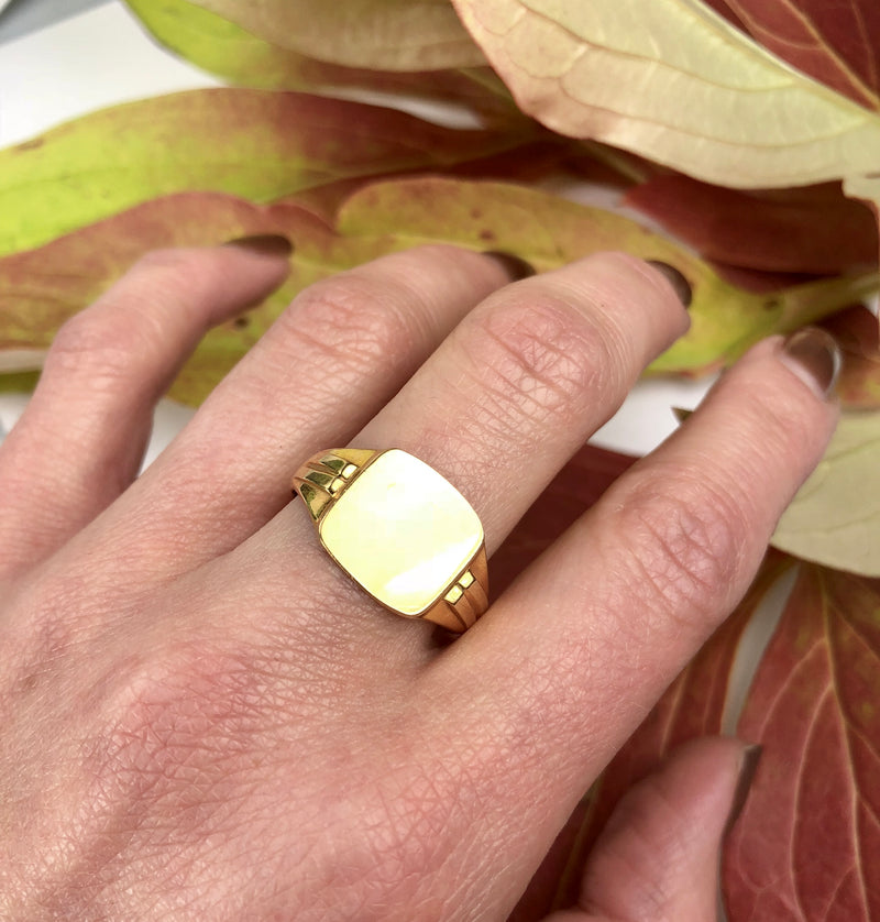 Vintage 1940s 18k Gold Signet Ring