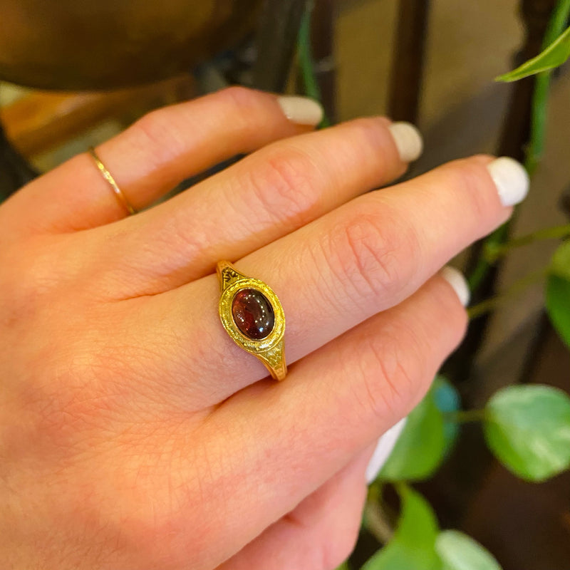 Antique 20k Gold Carbuncle Ring
