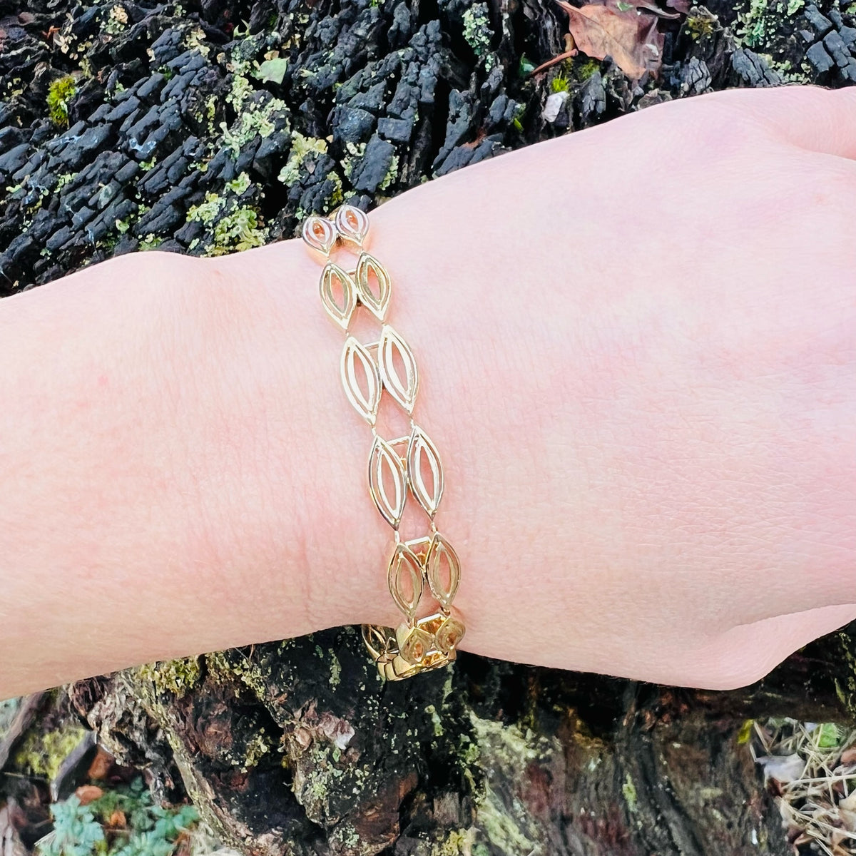 Golden Beauty a Lovely Vintage Bracelet