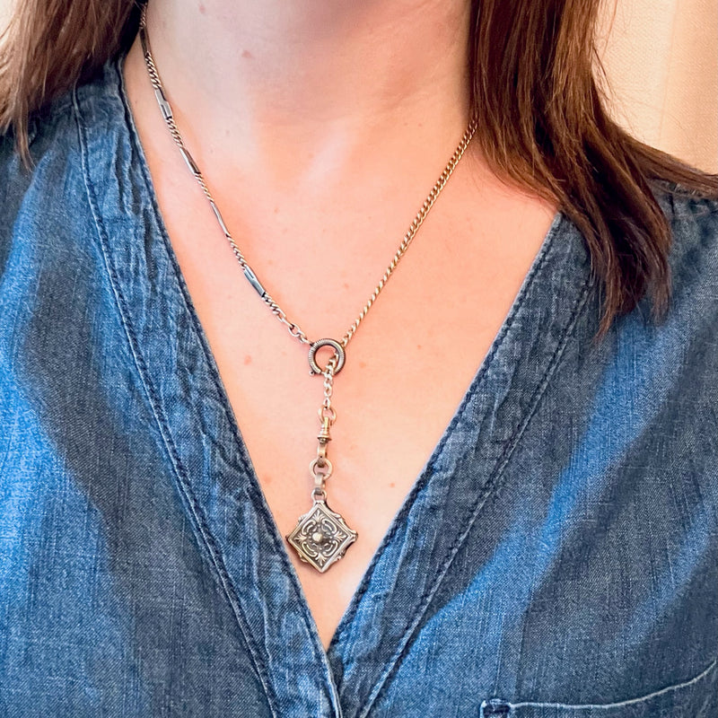 Niello and Gold Swivel and Bolt Chain