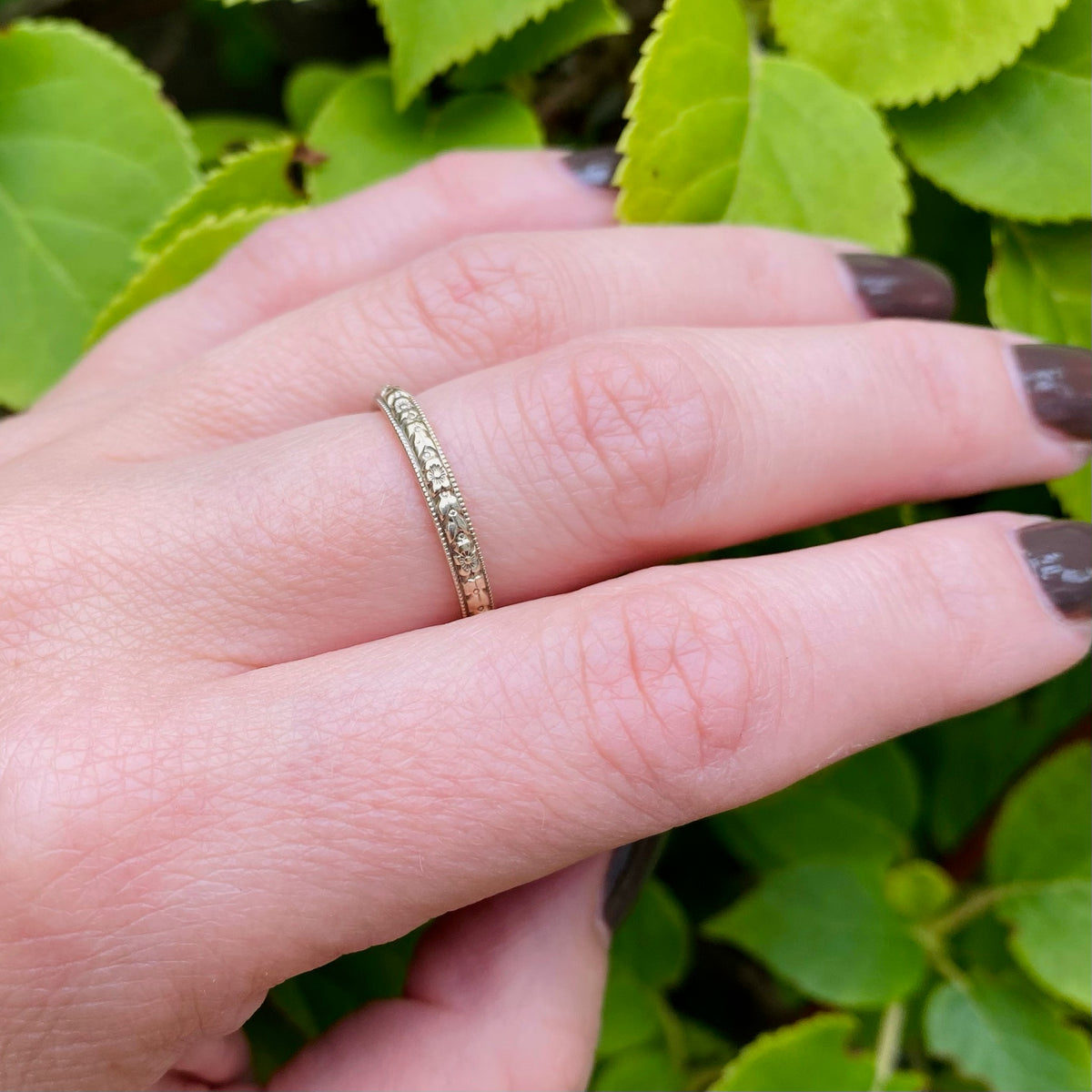 Crisply Engraved 19k Gold "Forget Me Not" Band