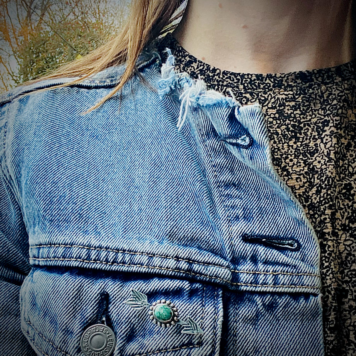 Turquoise Arrow Brooch in Silver