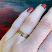 Dotty Engraved Victorian 9ct Gold Band
