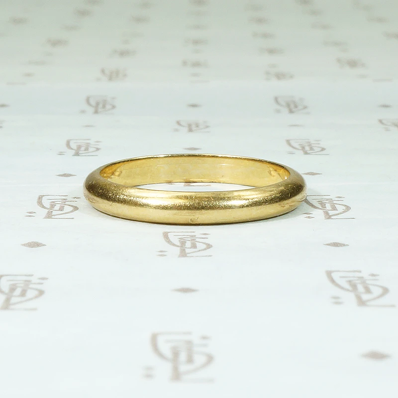 Vintage 18k Gold Band with Romantic Engraving