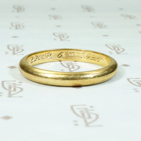 Vintage 18k Gold Band with Romantic Engraving