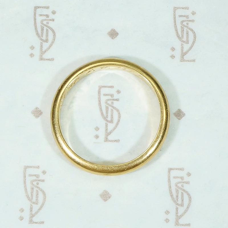 Vintage 18k Gold Band with Romantic Engraving