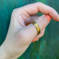 Wonderful Grooved & Engraved Vintage Gold Wedding Band