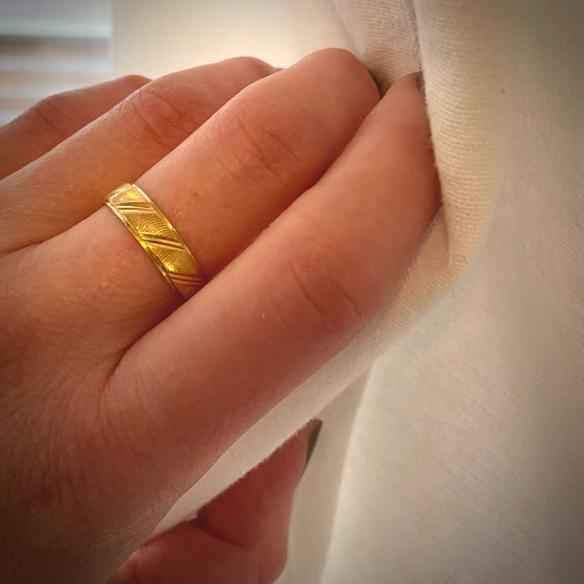Swanky Engraved Russian Band in 18k Gold