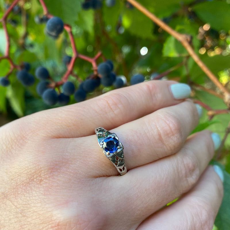 Deco Sapphire Solitaire in White Gold Filigree