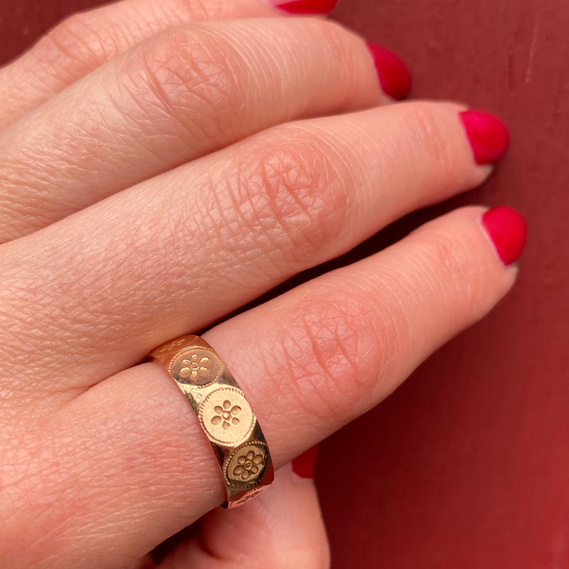 Dotted Daisy Rose Gold Cigar Band