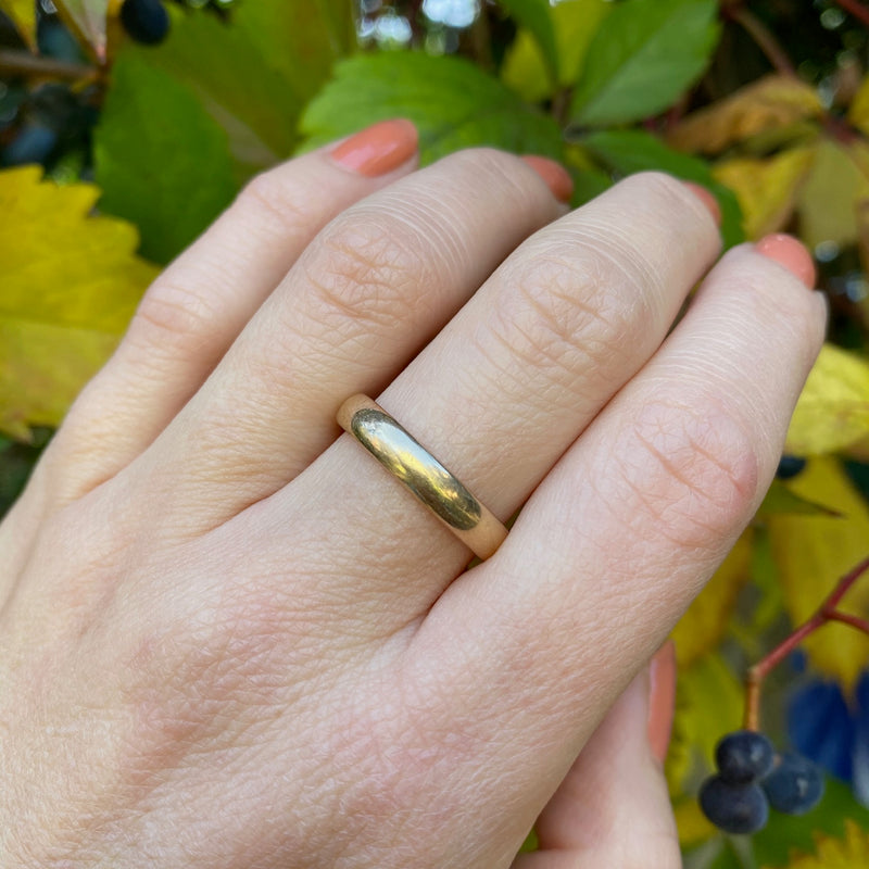 Vintage Comfort Fit Gold Wedding Band