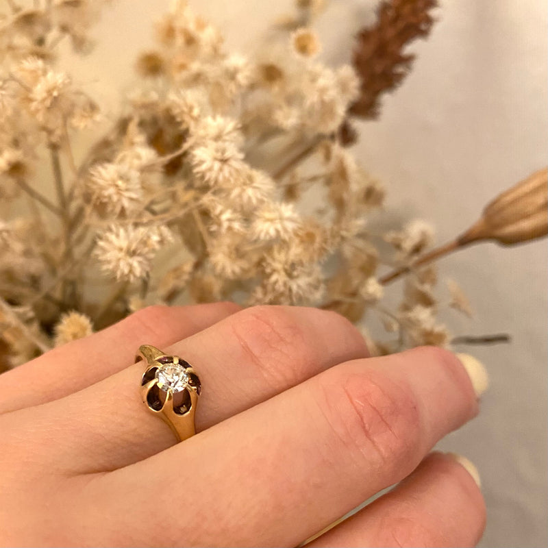 European Cut Diamond Glimmering Gold Ring