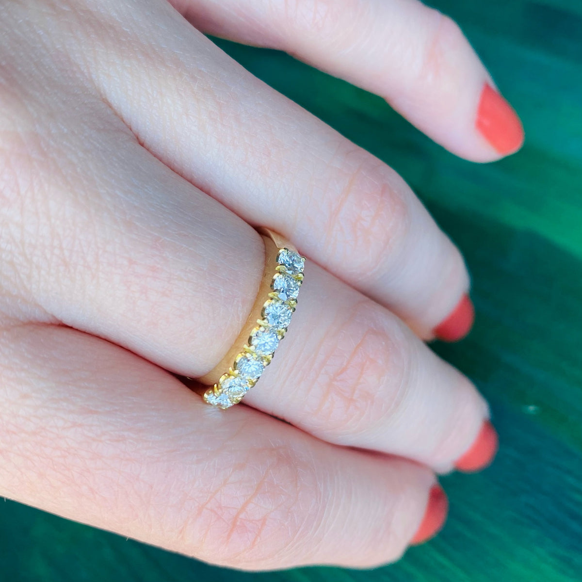 Sleek Sparkle 18k Diamond Bnad