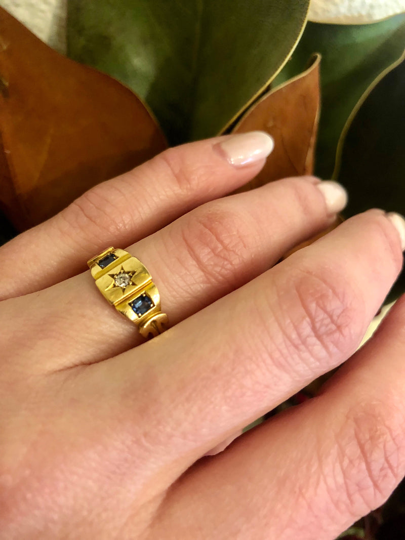 Charming Victorian Band in 18k Gold, Sapphires and Diamond