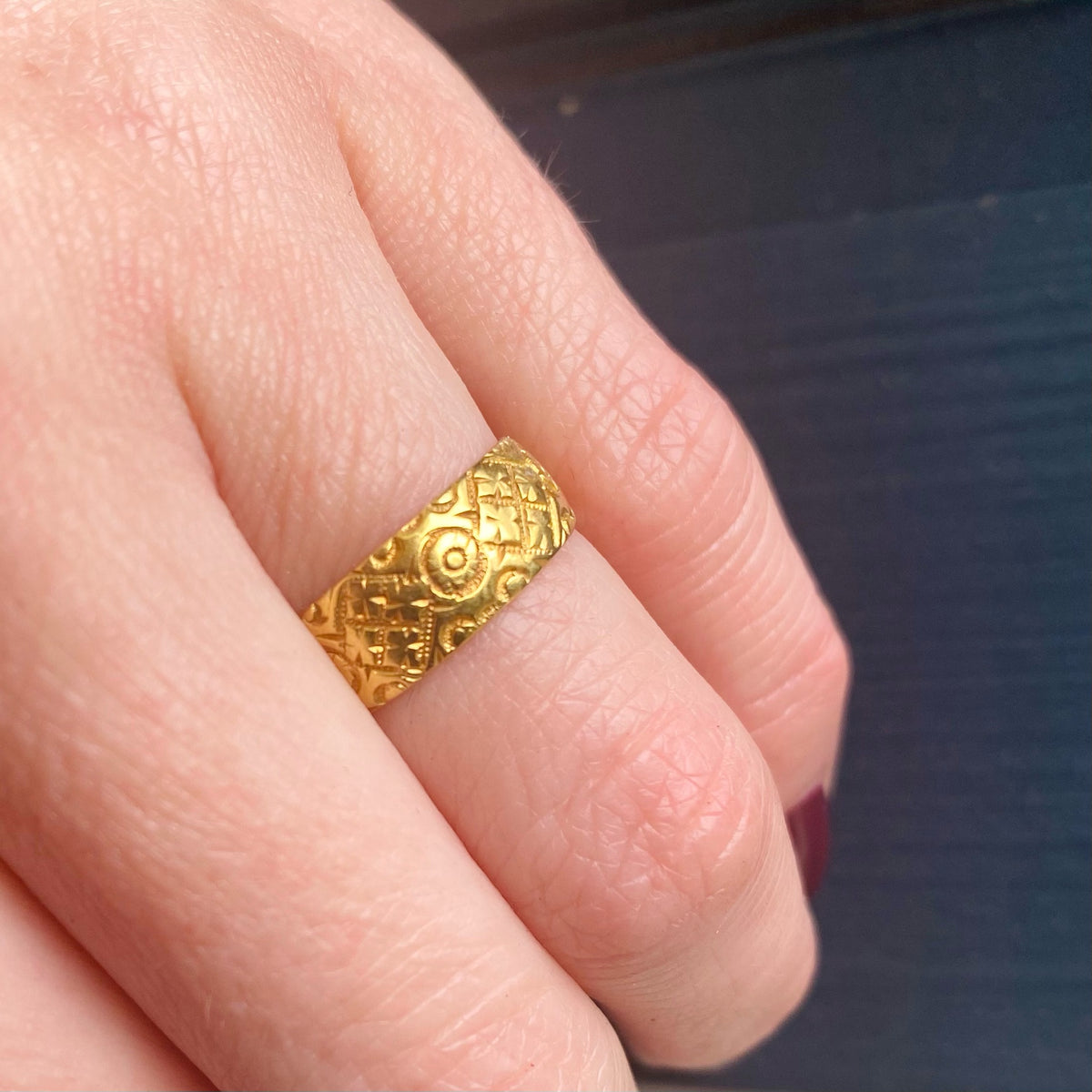 Engraved English Cigar Band in 18ct Gold