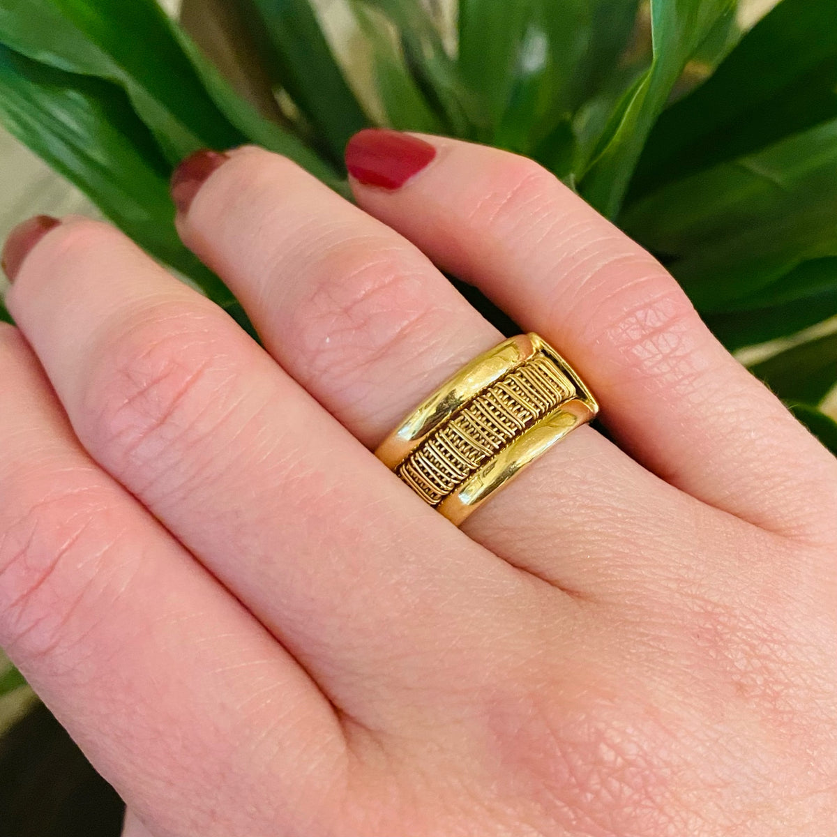 Summery Italian Gold Cuff Ring 18k