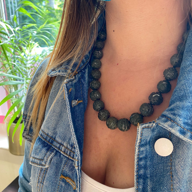 Stunning Vintage Carved Jade Bead Necklace