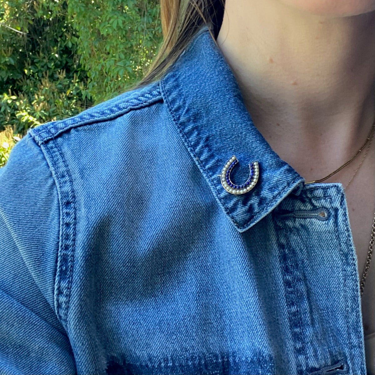Victorian Horseshoe Brooch in Pearl & Lapis Lazuli