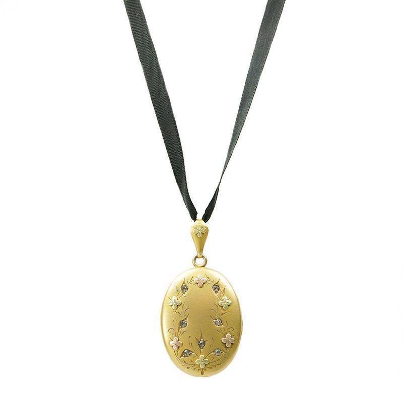 Lovely Oval Vintage Locket with Flowers