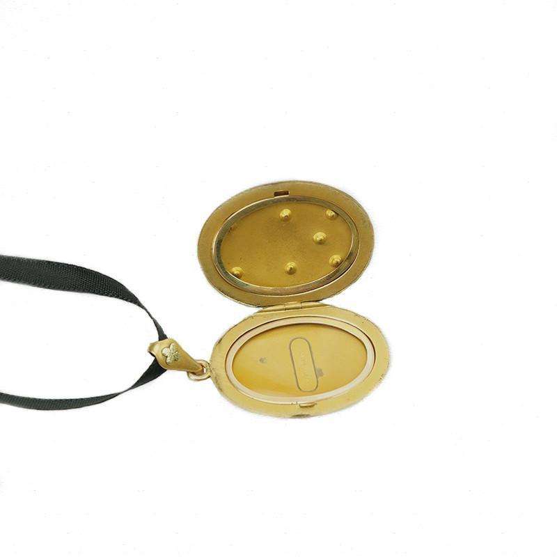 Lovely Oval Vintage Locket with Flowers