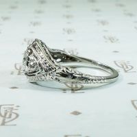 Deco Details 18k White Gold Filigree Diamond Ring
