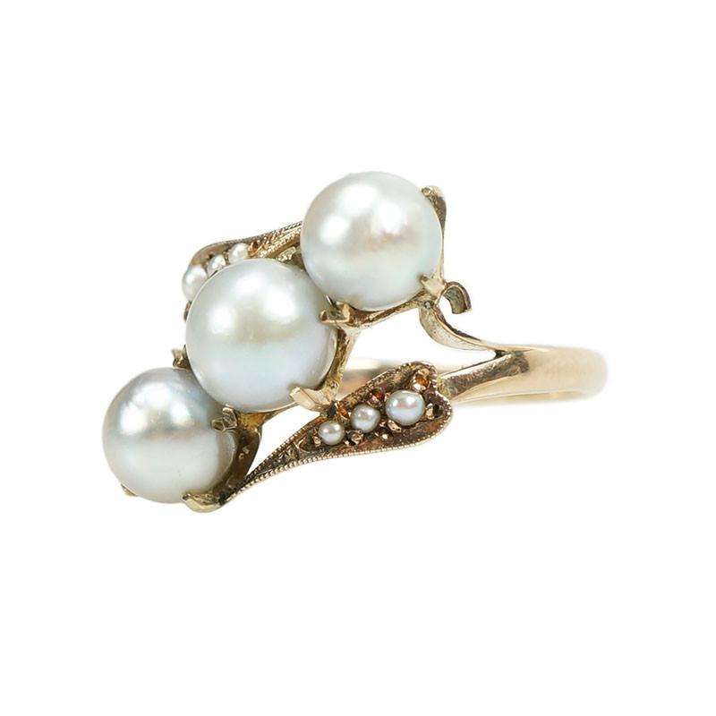 Mid Century Grey Pearl Ring with Leaves