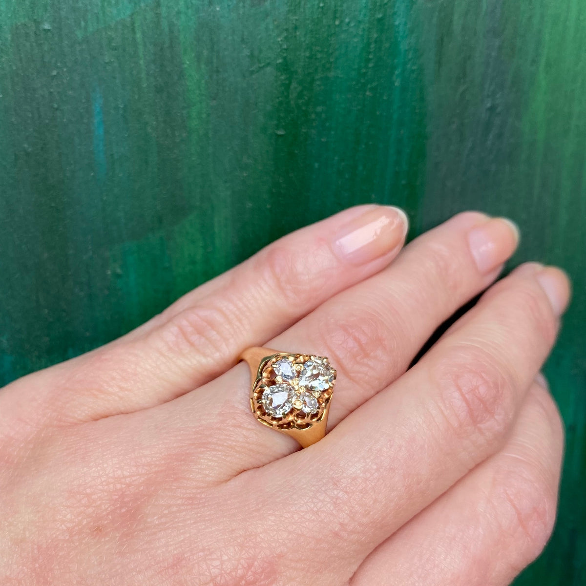 Sublime 18k Yellow Gold Pear OMC Diamond Ring