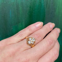 Sublime 18k Yellow Gold Pear OMC Diamond Ring