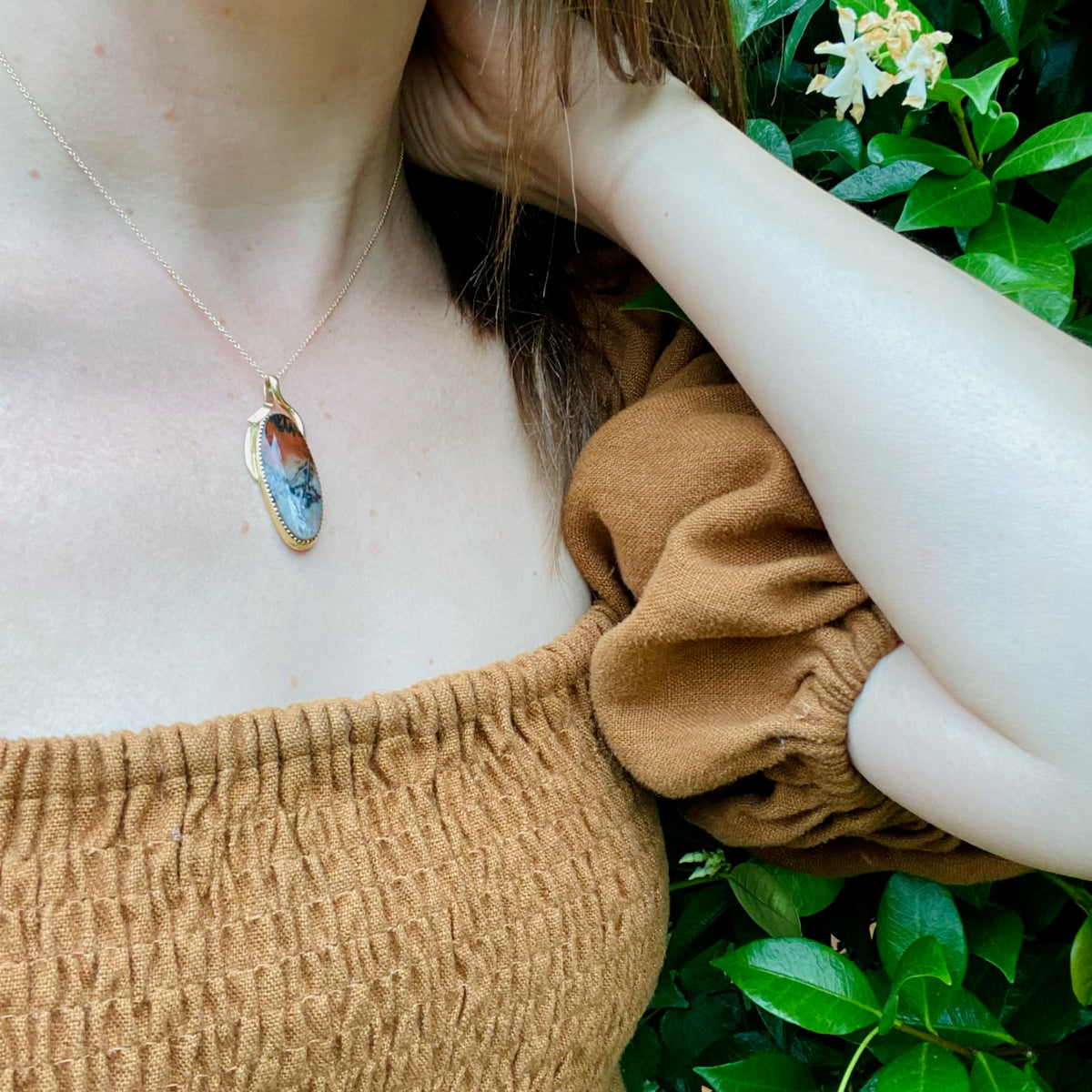 Breathtaking Agate in Gold Modernist Pendant