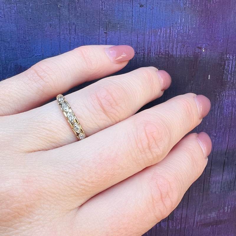 Pretty 1930s Two-Tone Diamond Wedding Band