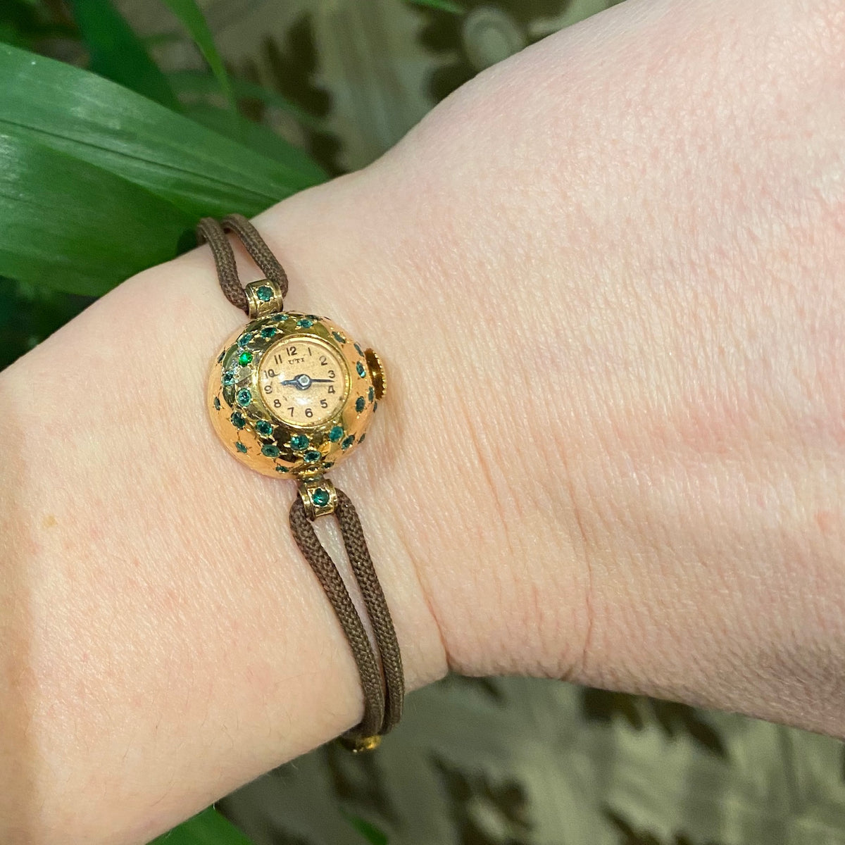 Spectacular Retro Ladies Watch Set with Emeralds