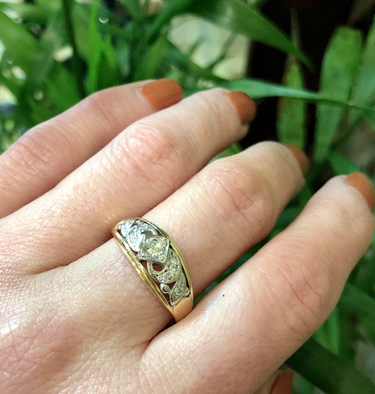 Romantic 1940's Two-Tone Diamond Band
