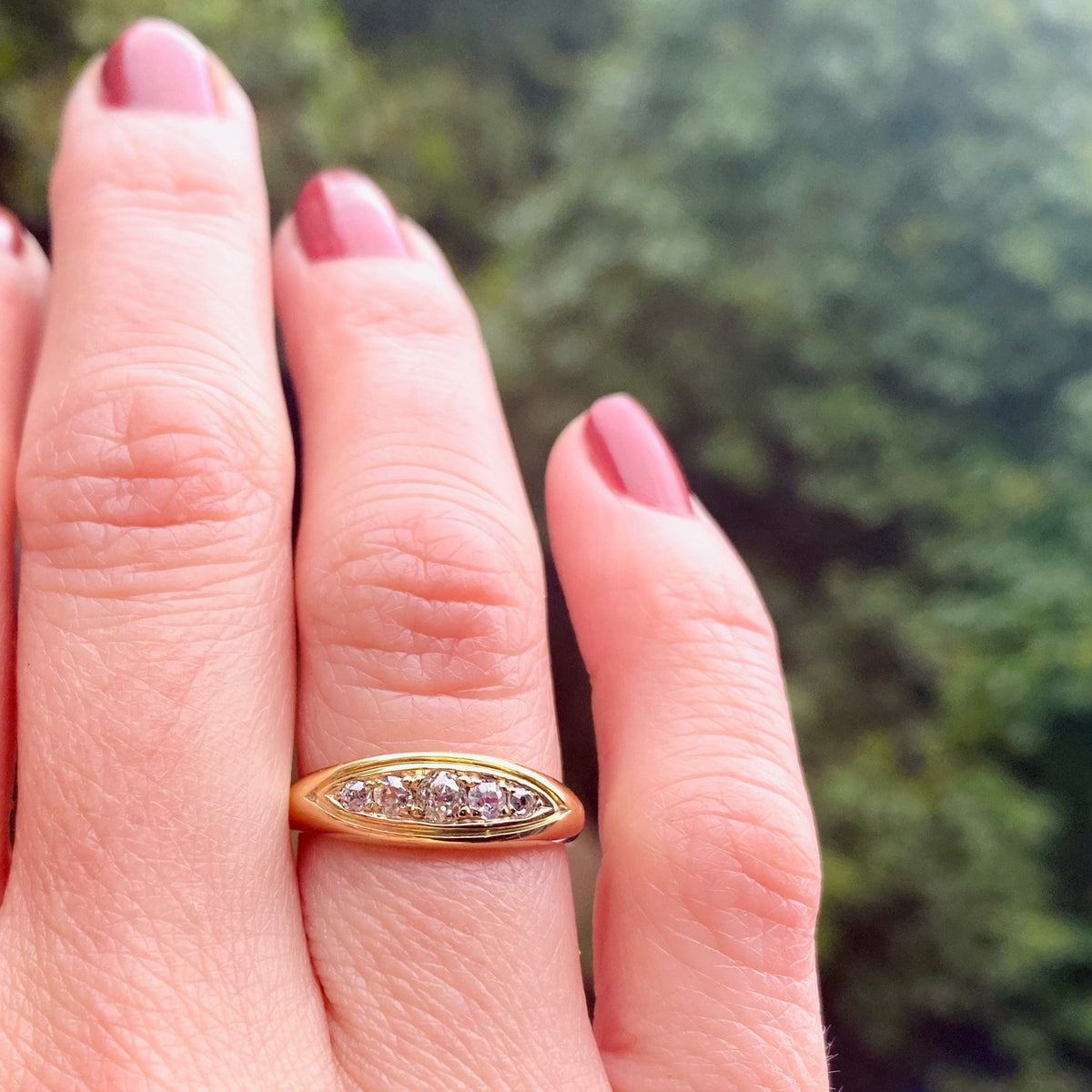 Elegant Edwardian 18ct Gold & Diamond English Band
