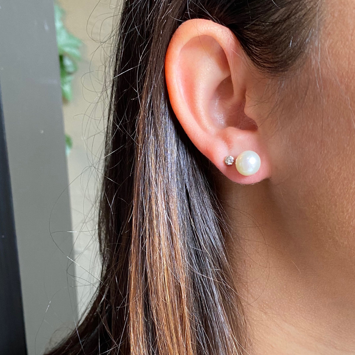 Vintage 8.9mm Creamy Pearl Stud Earrings